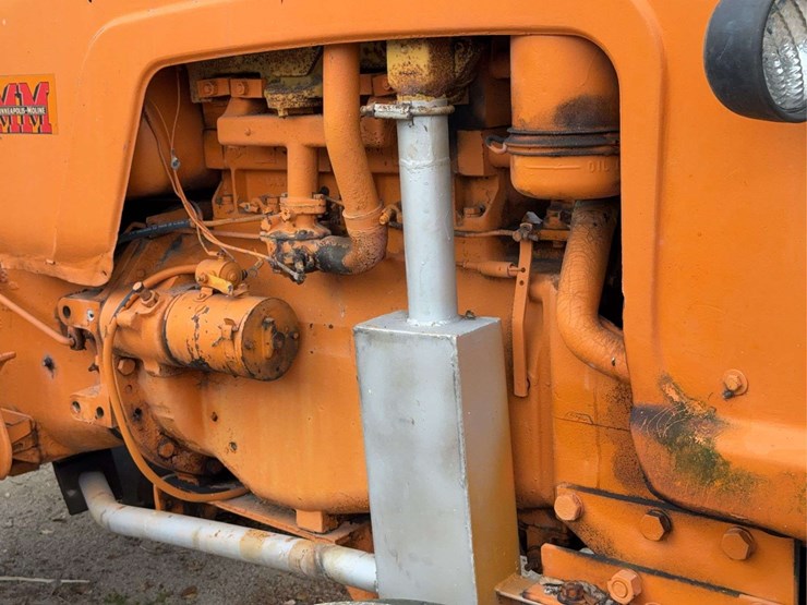 minneapolis-moline-335-image-14