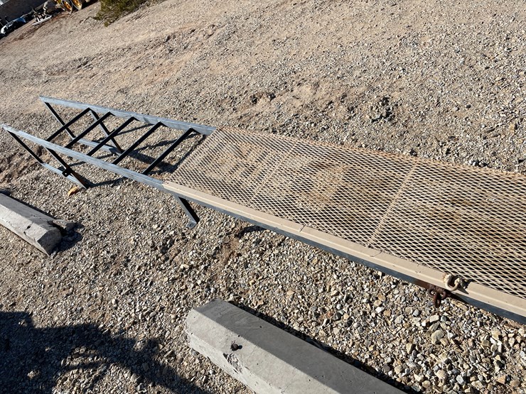 #1747-•-heavy-duty-roof-access-ladder-image-10