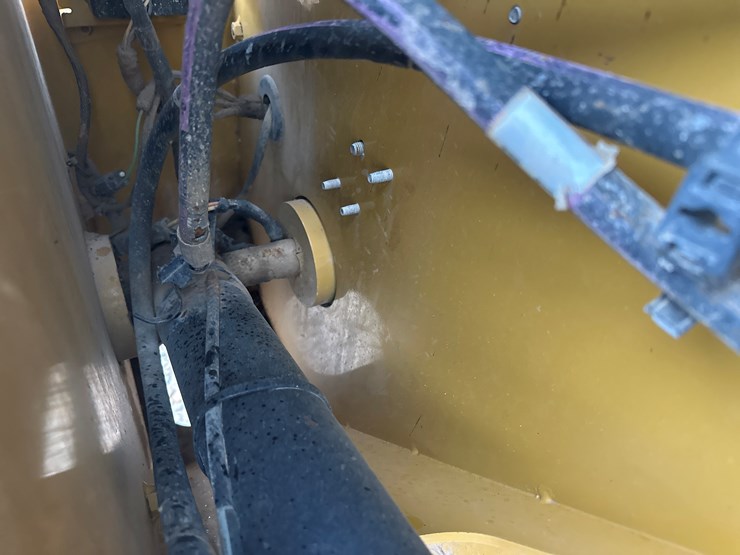 2017-caterpillar-259d-image-16