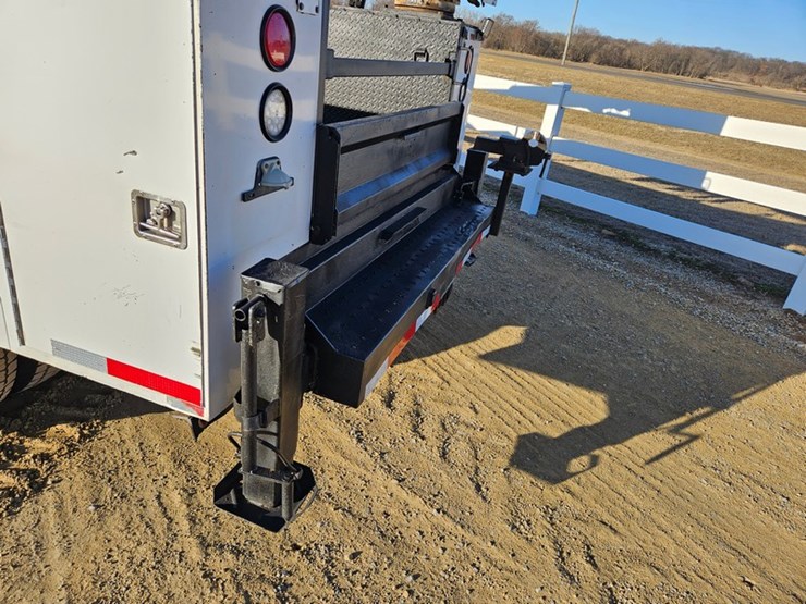 2012-ford-f550-image-14