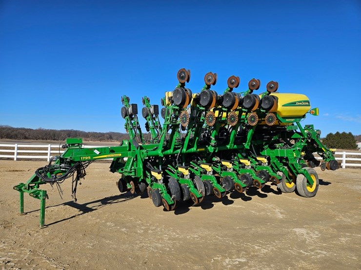 2017-john-deere-1795-image-2
