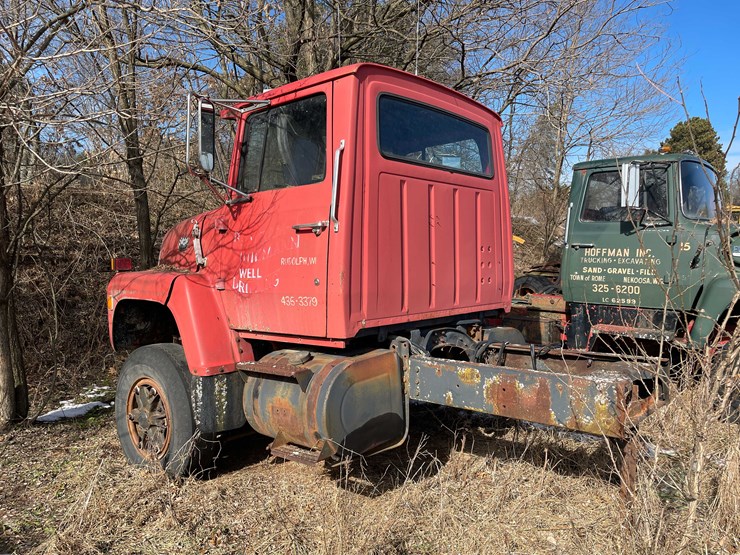 1986-ford-8000-image-7