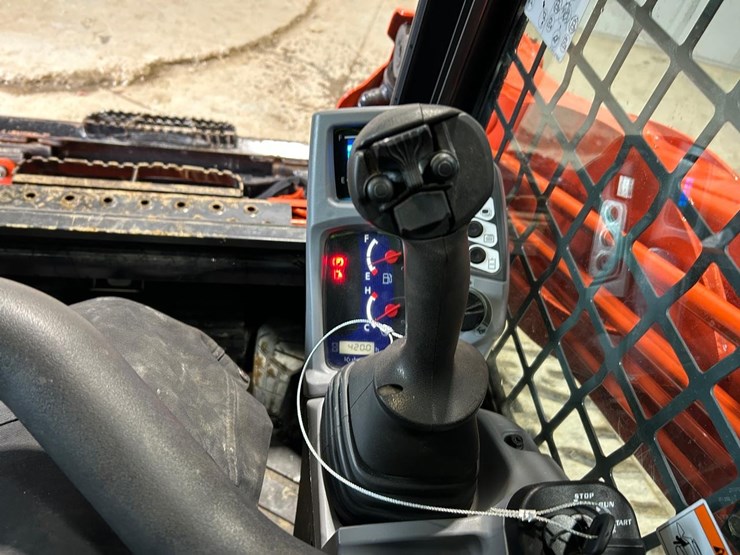 2021-kubota-svl97-2-image-23