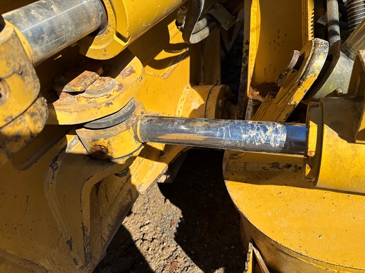 2015-caterpillar-d6t-lgp-image-19