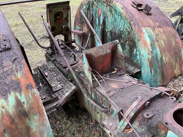 minneapolis-moline-parts-tractor-image-7