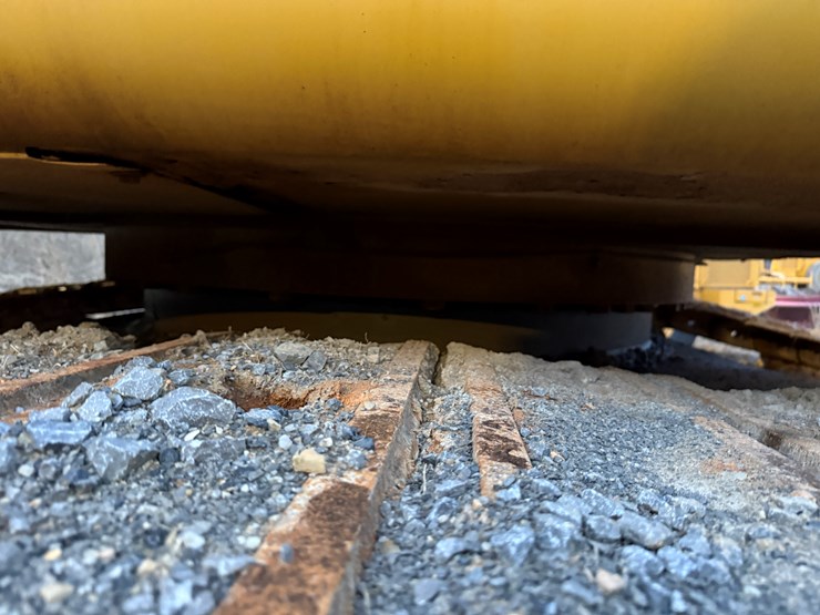 2006-deere-650d-lc-image-54