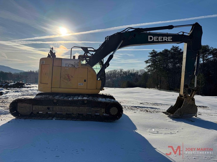 deere-245g-lc-image-5