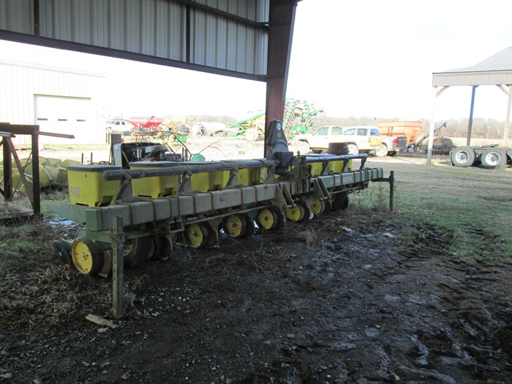 john-deere-8-image-2