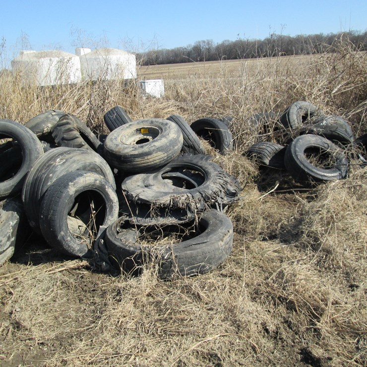 #27288 • Lot of Tires