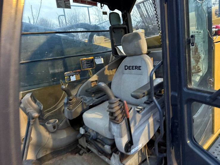2006-deere-650d-lc-image-46