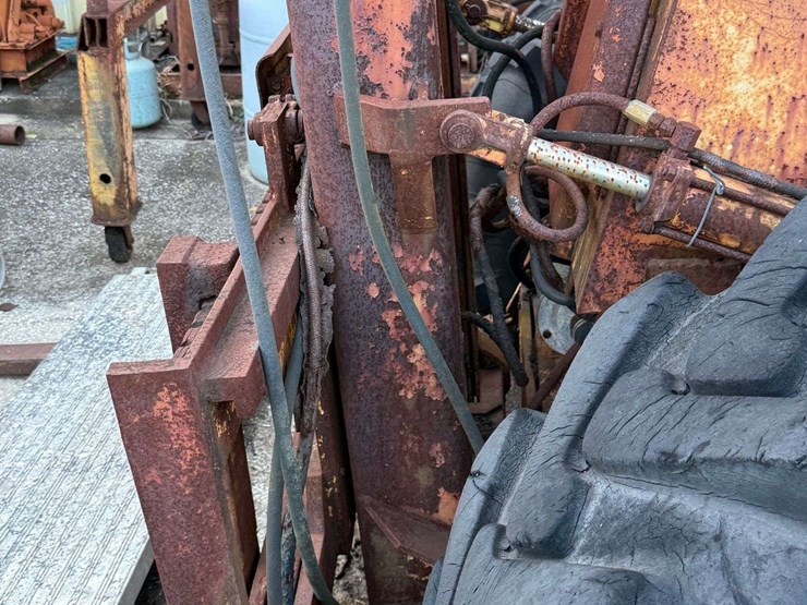 oliver-forklift-image-31