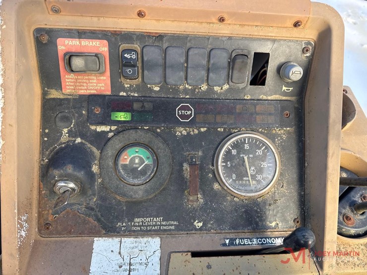 2000-deere-310se-image-28