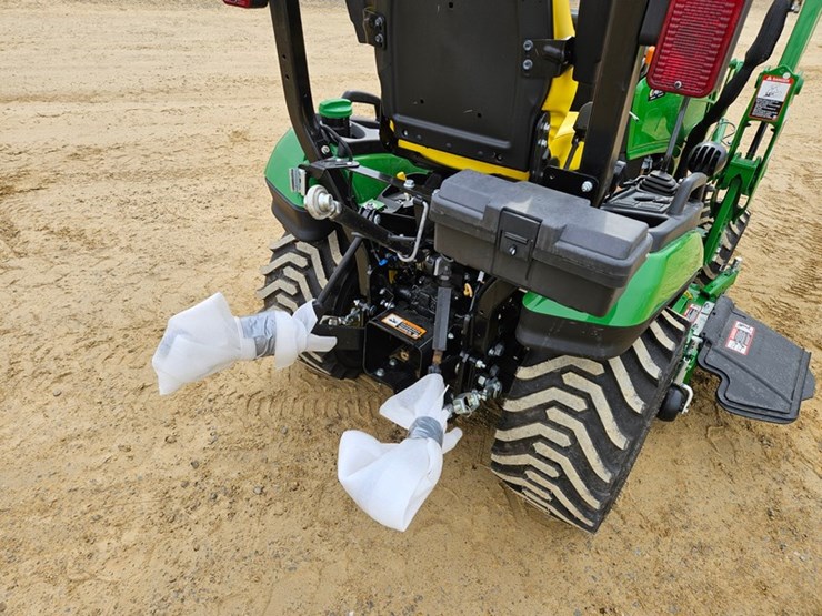 2025-john-deere-1025r-image-21