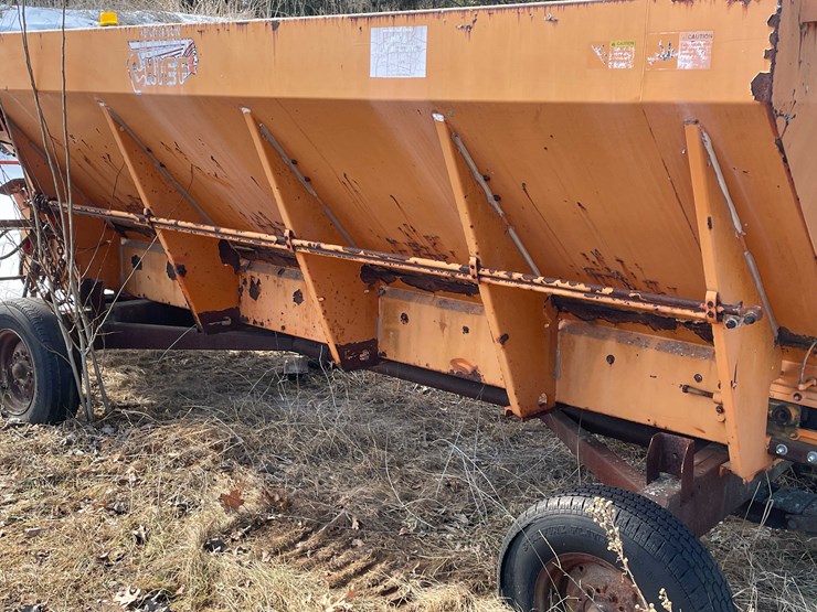 #13023-•-henderson-chief-spreader-image-21