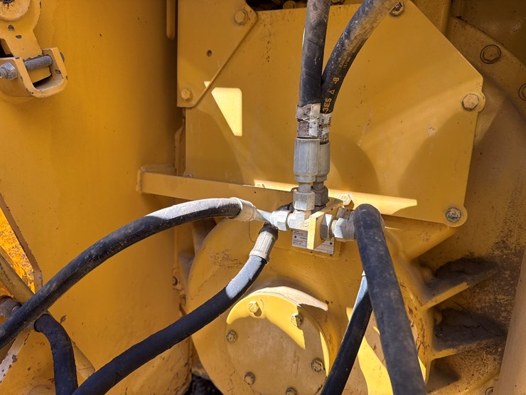 2015-caterpillar-d6t-lgp-image-81