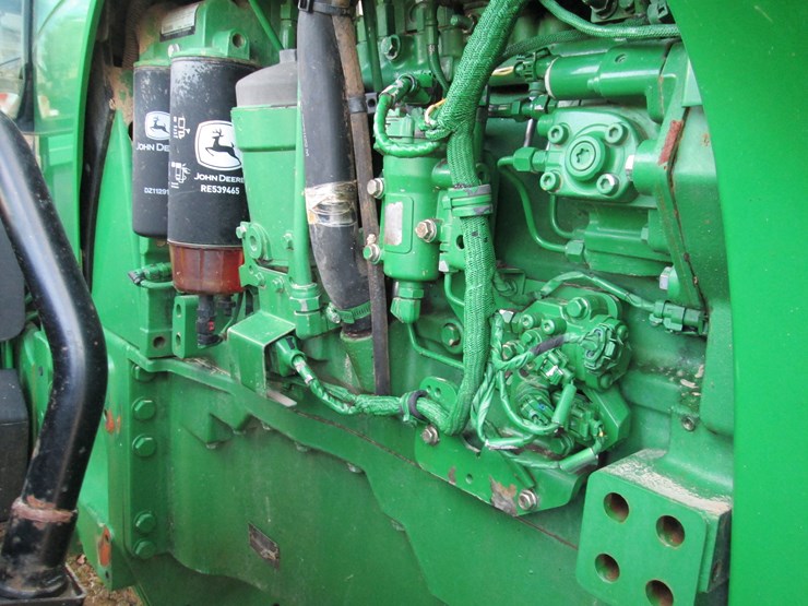john-deere-8235r-image-16