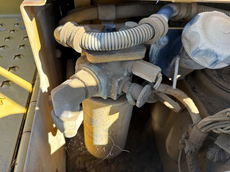 2015-caterpillar-d6t-lgp-image-57