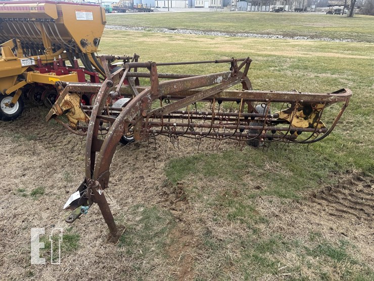 2009-new-holland-256-image-1