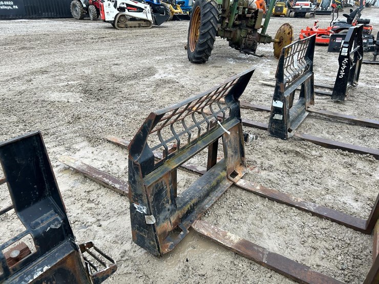 48”-skid-steer-pallet-forks-image-4