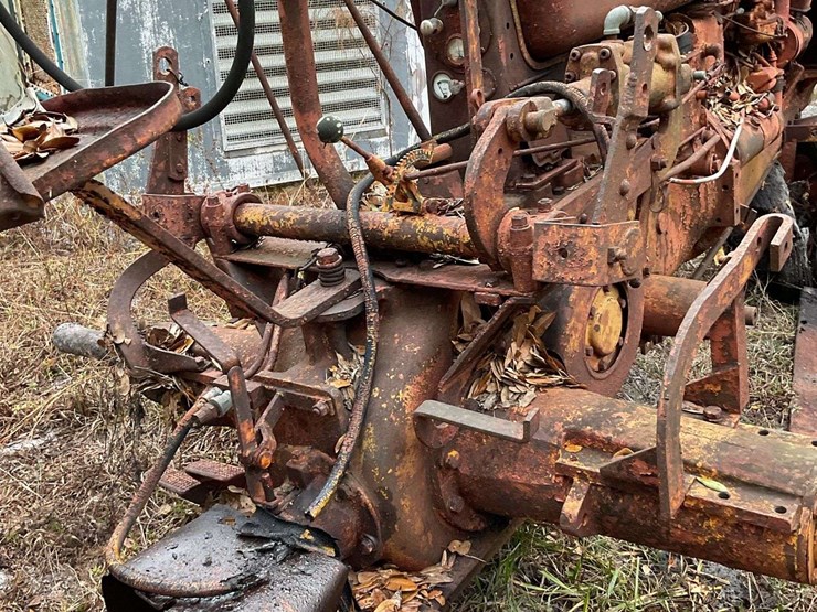 minneapolis-moline-zau-parts-tractor-image-16