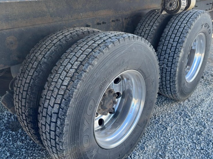 2007-international-7400-image-25