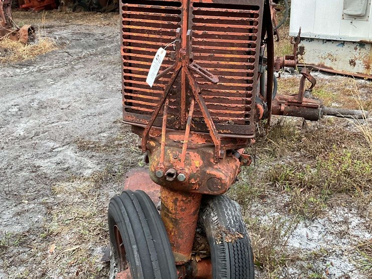 minneapolis-moline-zau-parts-tractor-image-5