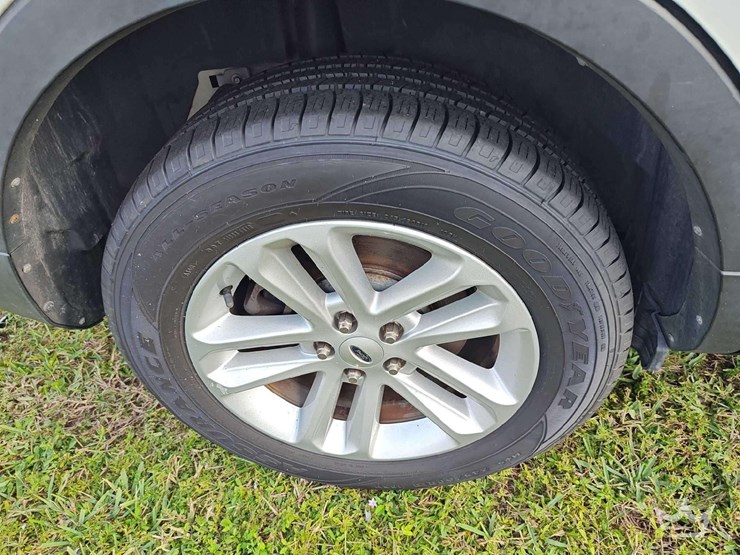 2012-ford-explorer-image-46