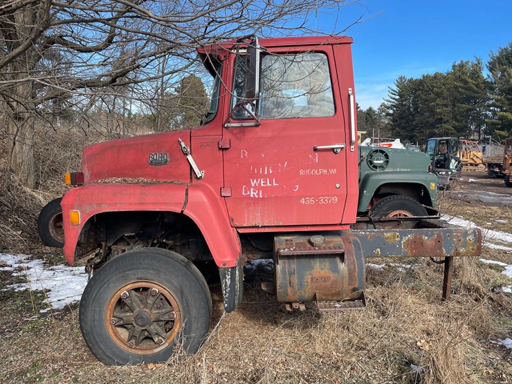 1986-ford-8000-image-8