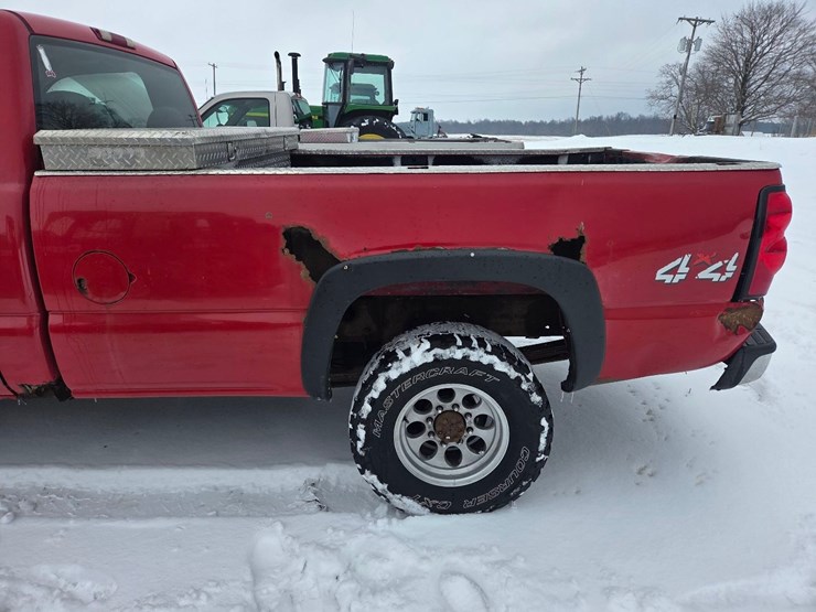 2004-chevrolet-2500-image-18