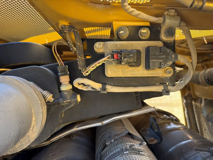 2015-caterpillar-d6t-lgp-image-36