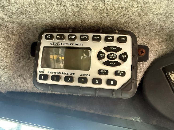 2015-deere-333e-image-32