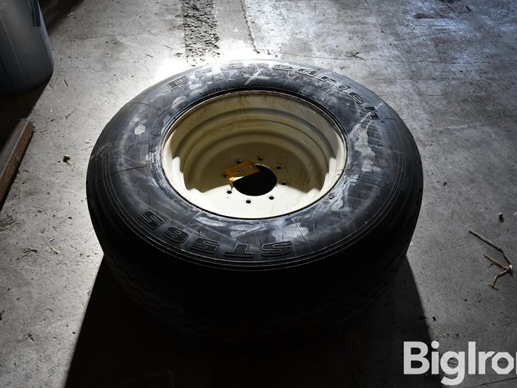 bf-goodrich-425/65r22.5-tire-on-8-bolt-rim-image-6