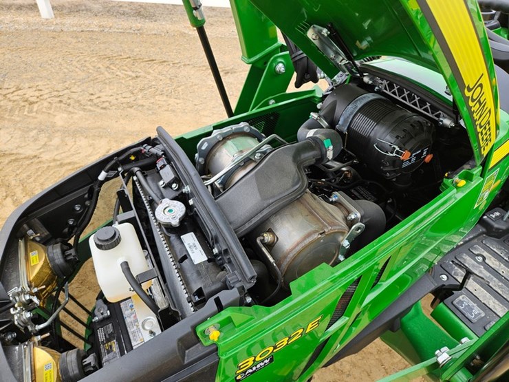 2025-john-deere-3032e-image-15