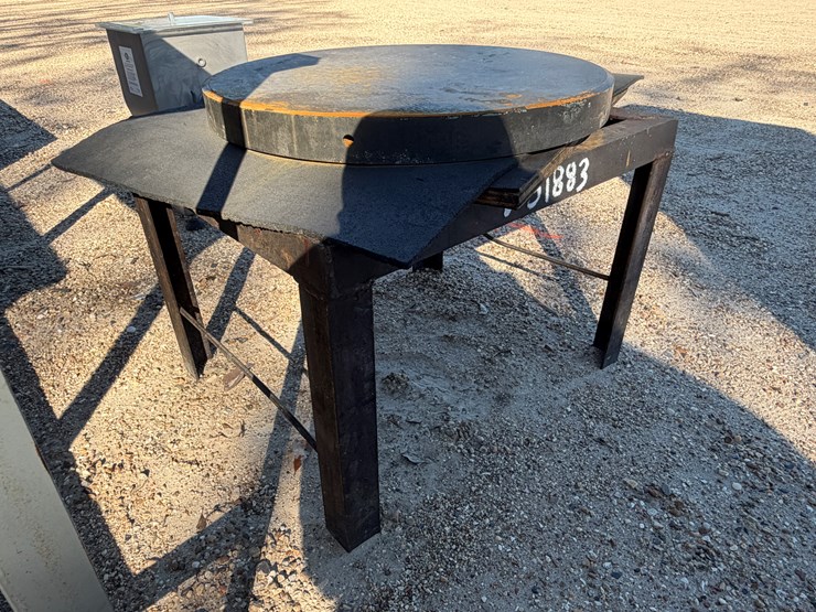 #5117-•-metal-stand-with-2in-thick-round-metal-plate-image-2