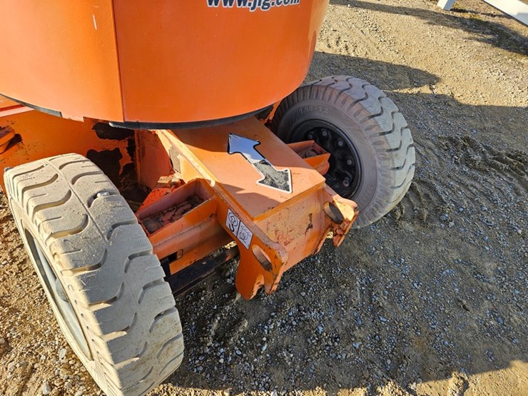 2005-jlg-e300ajp-image-23