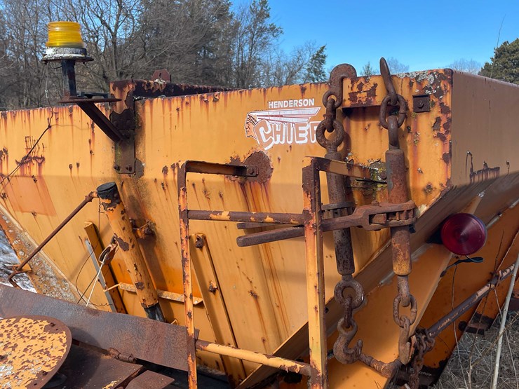 #13023-•-henderson-chief-spreader-image-30