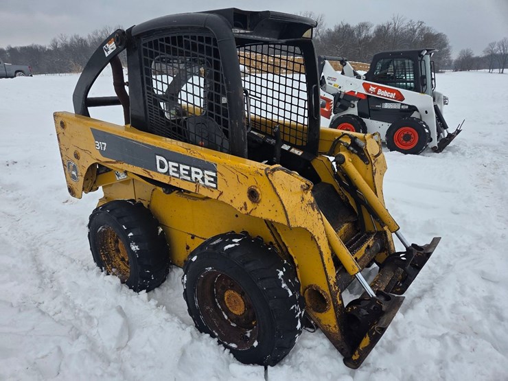 john-deere-317-image-8