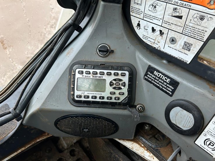 2017-bobcat-t870-image-27