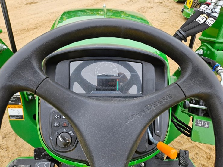 2025-john-deere-3032e-image-29