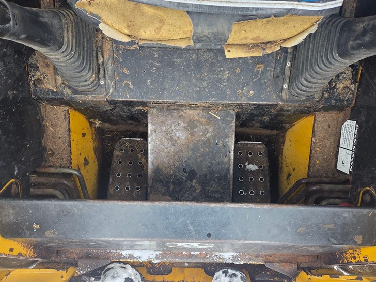 john-deere-317-image-21