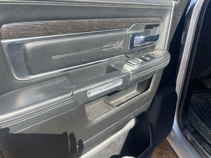 2018-dodge-2500-image-19