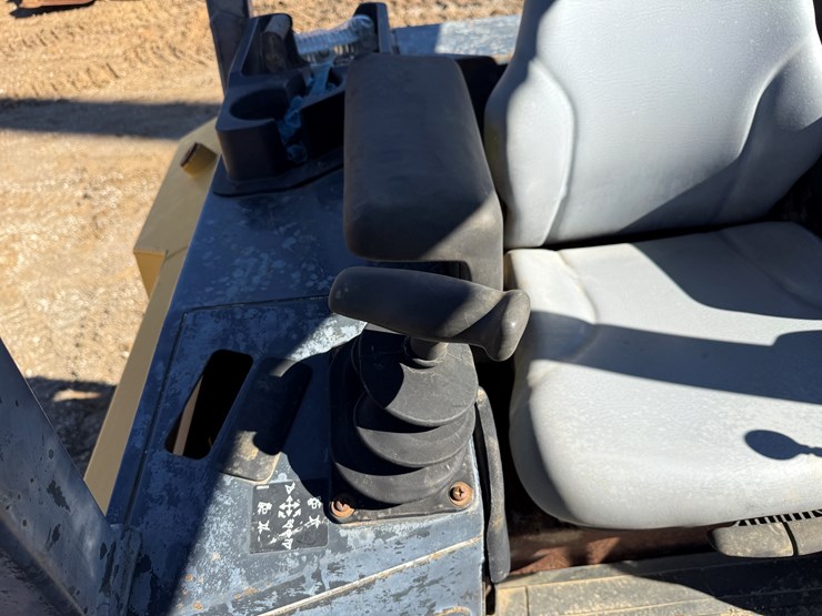 2006-deere-700j-image-42