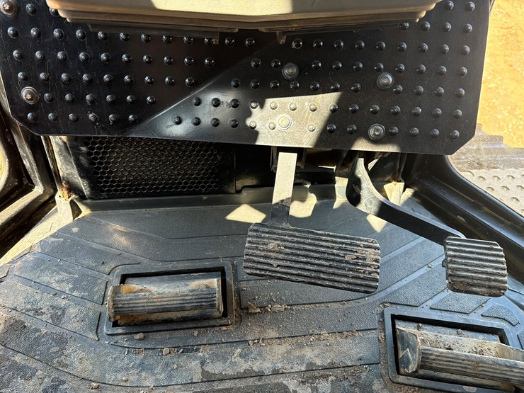 2015-caterpillar-d6t-lgp-image-88