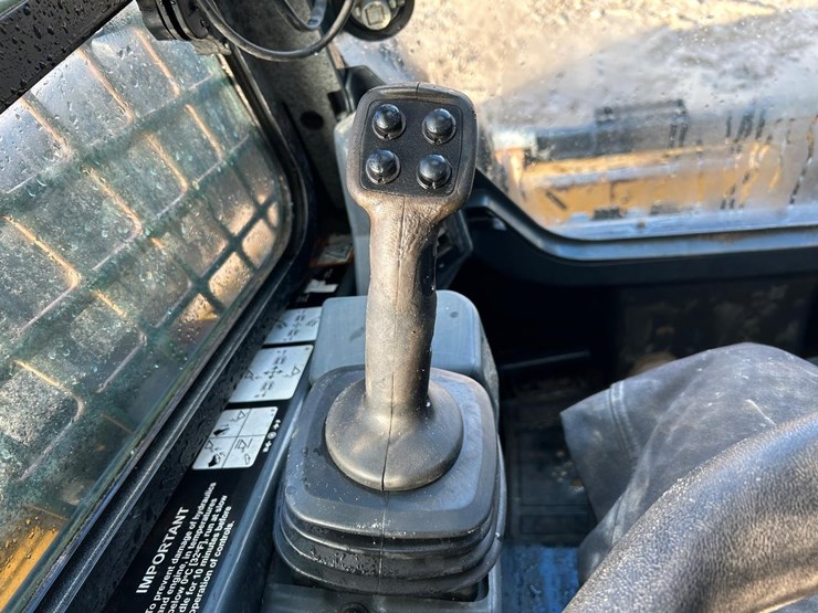 2019-deere-325g-image-22