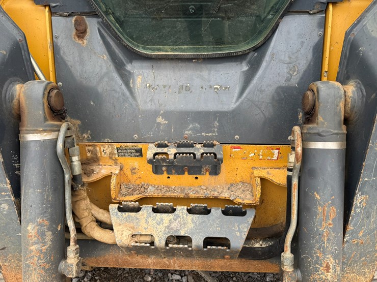 2015-deere-333e-image-10