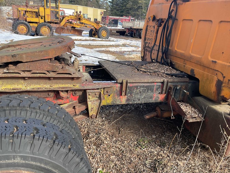 #13018-•-1974-gmc-6500-tractor-(has-wi-title)-image-28