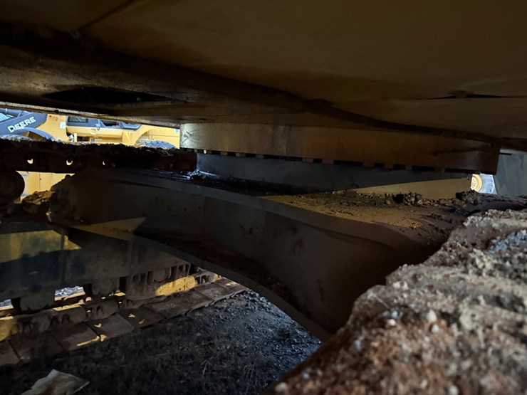 2006-deere-650d-lc-image-55