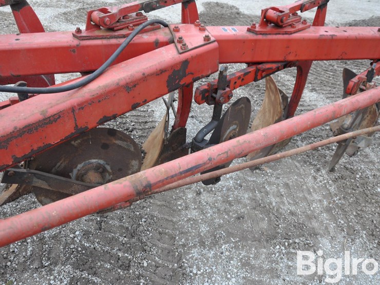 international-720-image-12