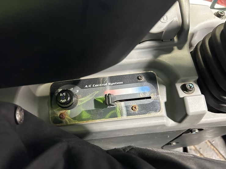 2021-kubota-svl97-2-image-26