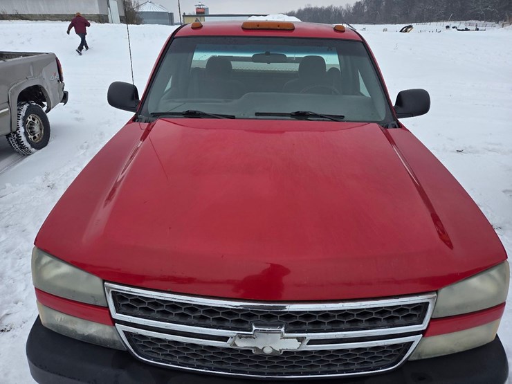 2004-chevrolet-2500-image-4